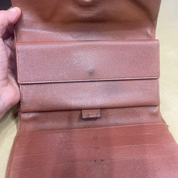 Louis Vuitton Wallet - Picture 5 of 9